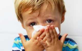 У ребенка заложен нос: симптомы, причины, лечение