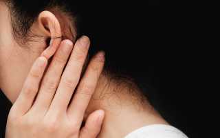 Причины боли за ухом